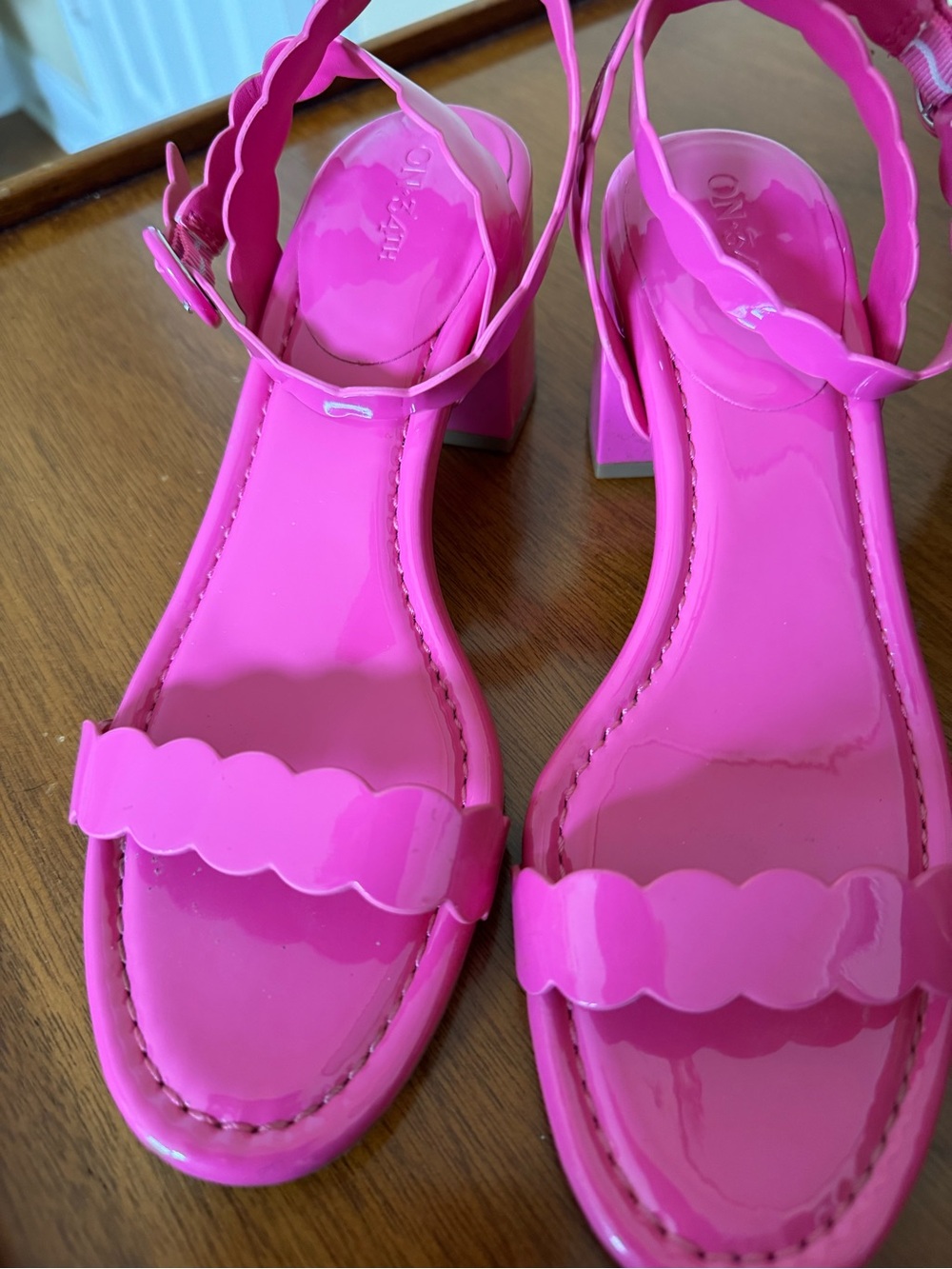 Women's Pink Scalloped Patent Block Heel Sandals like new